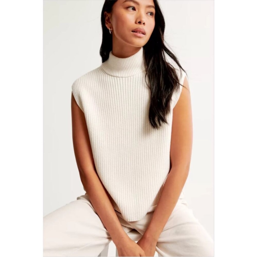 Abercrombie & Fitch Sleeveless Turtleneck Sweater- cream